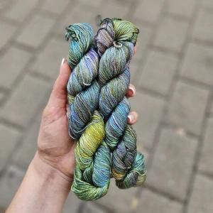 Mora - 1011 Unique Color - zeleno modrý 100% morušový hodváb