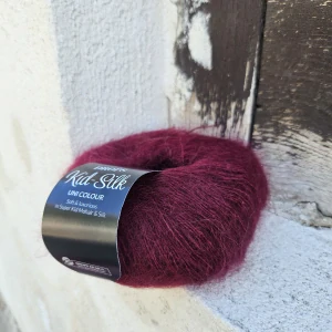 Kid Silk 70 - bordová prírodná tenká vlna s kid mohérom a hodvábom
