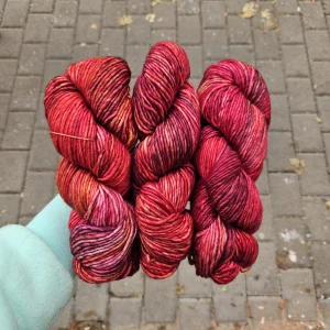 Mecha M1 - iba 3ks! - cyklámen farebná 100% Superwash merino vlna