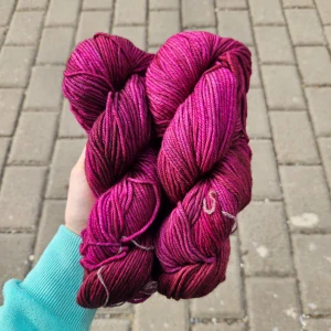 Rios - 214 Magenta - tmavo cyklámen 100% superwash merino vlna