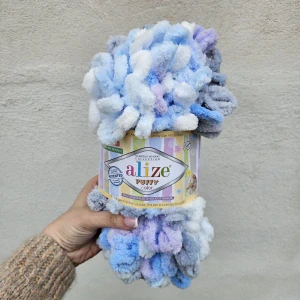 Puffy Color 6524 - bielo modro fialová farebná vlna s očkami