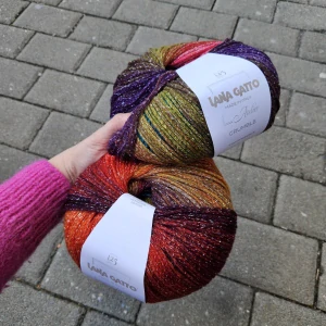 Crumble 31074 - veselá farebná vlna s leskom