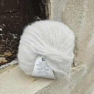 Alpaca Silver 250 - smotanová vlna s alpakou a strieborným vláknom
