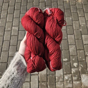 iba 2ks! Ultimate Sock 5 - červená tenká ručne farbená merino vlna s nylonom