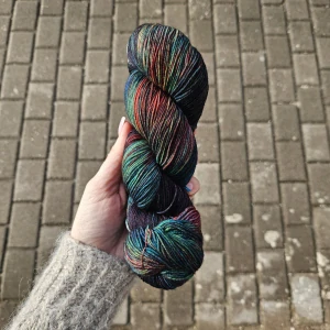 iba 1ks! Ultimate Sock 4 - farebná temná tenká ručne farbená merino vlna s nylonom