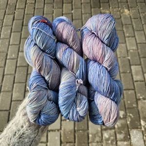 iba 3ks! Ultimate Sock 11 - fialkovo modrá tenká ručne farbená merino vlna s nylonom