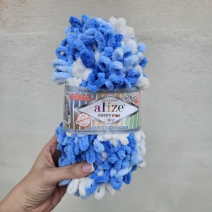 Puffy Fine Color 6371 - bielo modrá mäkká vlna s očkami