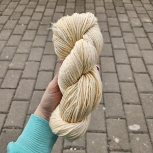 Rios - 704 Ivory - smotanová 100% superwash merino vlna