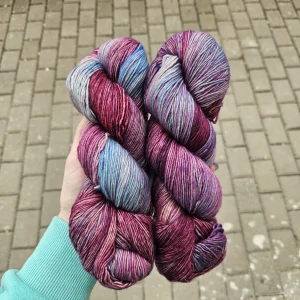 Mechita - 120 Lotus - Modro fialová ručne farbená 100% merino vlna