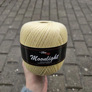 Moonlight 8185 - svetlo žltá tenká bavlnená háčkovacia priadza