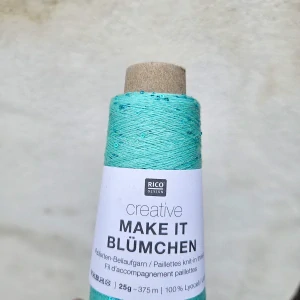 Make It Blümchen 007 - morská tenká pripletacia priadza s flitrami