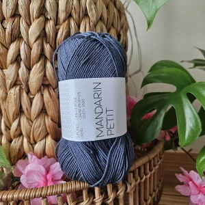 Mandarin Petit 6061 - tmavšia denim modrá tenšia 100% bavlnená priadza