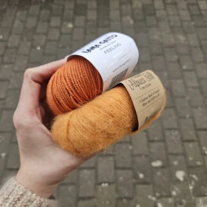 iba 1ks! Balíček 15 - 1x Feeling + 1x Brushed Alpaca Silk