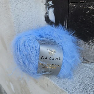 Marilyn & Merinos 8280 - svetlejšia modrá mäkká chlpatá merino vlna s polyamidom