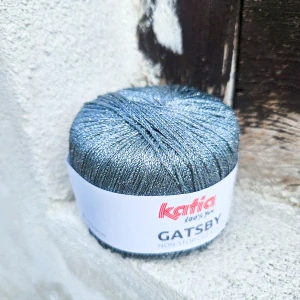 Gatsby 6 - Tmavšia sivá priadza s leskom