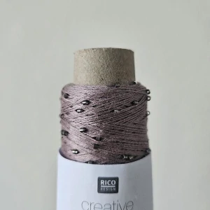 Make it Perlchen 003 - vintage fialová pripletacia priadza s korálkami