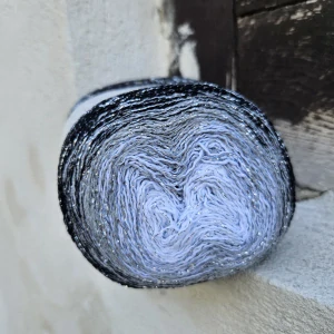 Souffle Lux 2321 - Bielo sivo čierne dúhové klbko s lesklou priadzou