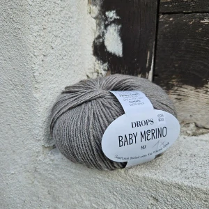 57 Baby Merino - Tmavšia pieskovo bežová 100% merino vlna so superwash úpravou