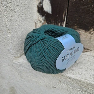 66 Baby Merino - Tmavo morská 100% merino vlna so superwash úpravou