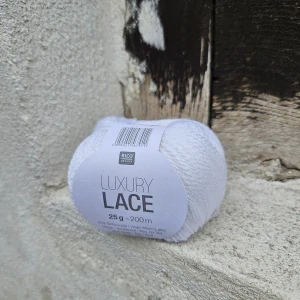 iba 20ks! Luxury Lace - biela zmesová priadza z vlny a hodvábu