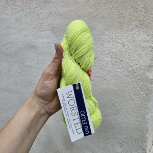iba 10ks! Worsted - neónová žltá 100% ručne farbená merino vlna