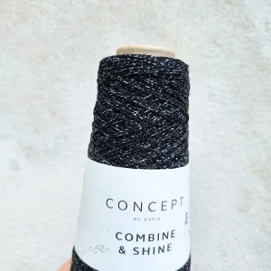Combine and Shine - čierna lesklá priadza (aj na pripletanie)