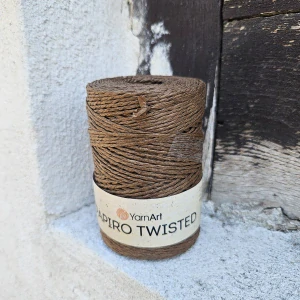 Papiro Twisted 1316 - tmavo hnedá priadza z rafiového papiera