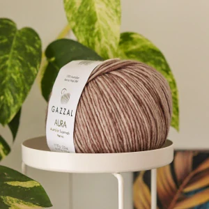Aura 177 - stredne kávovo bežová 100% vlna superwash z austrálskeho merina