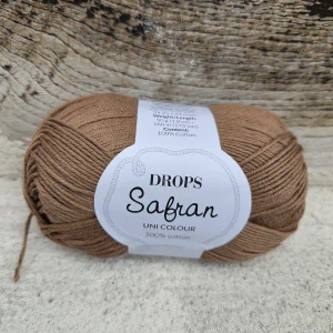Safran 22 - stredne čokoládovo hnedá 100% egyptská česaná bavlna