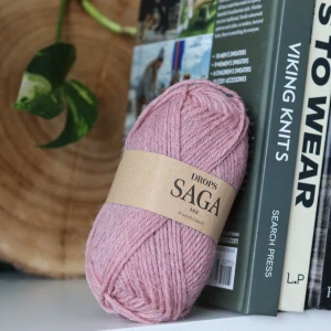 Saga 33 - Pink Blush - staroružová 100% vlna