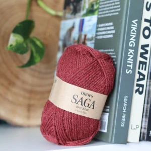 Saga 24 - Holly Berry - vintage burgundy 100% vlna