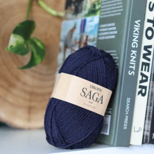 Saga 45 - Navy Blue - tmavo modrá 100% vlna