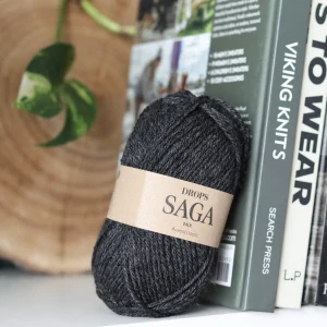Saga 07 - Charcoal - antracitová 100% vlna