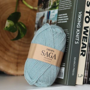 Saga 27 - Powder Blue - ľadovo modrá 100% vlna