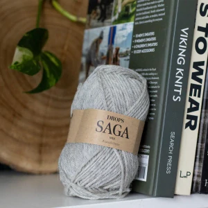 Saga 04 - Grey Whisper - svetlo sivá 100% vlna