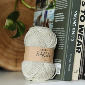 Saga 03 - Birch - svetlo pieskovo sivá 100% vlna