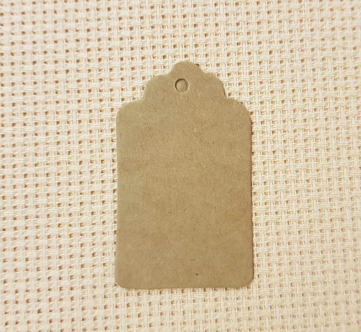 Papierový štítok 1ks - visacka - Podlhovasta mala - prirodna - cca 3cm x 5cm