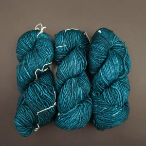 Mecha 412 Teal Feather - Petrolejovo modrá 100% Superwash merino vlna