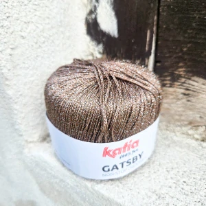 Gatsby 41 - Stredne kávovo hnedastá priadza s leskom 