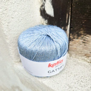 Gatsby 22 - Nebovo modrá priadza s leskom 