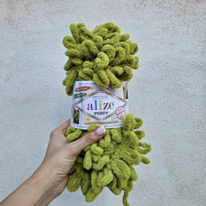 Puffy 011 - Svetlo olivovo zelená mäkká vlna s očkami 