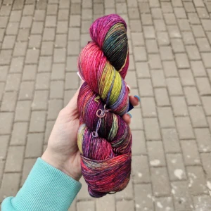 iba 1ks! Mechita - M1 - farebná ručne farbená 100% merino vlna
