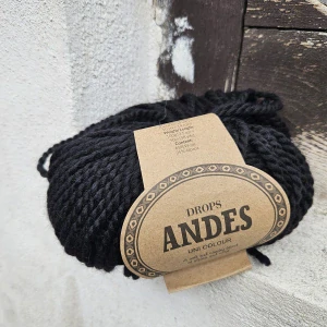 Andes UNI 8903 - Čierna zimná hrubšia zmesová vlna