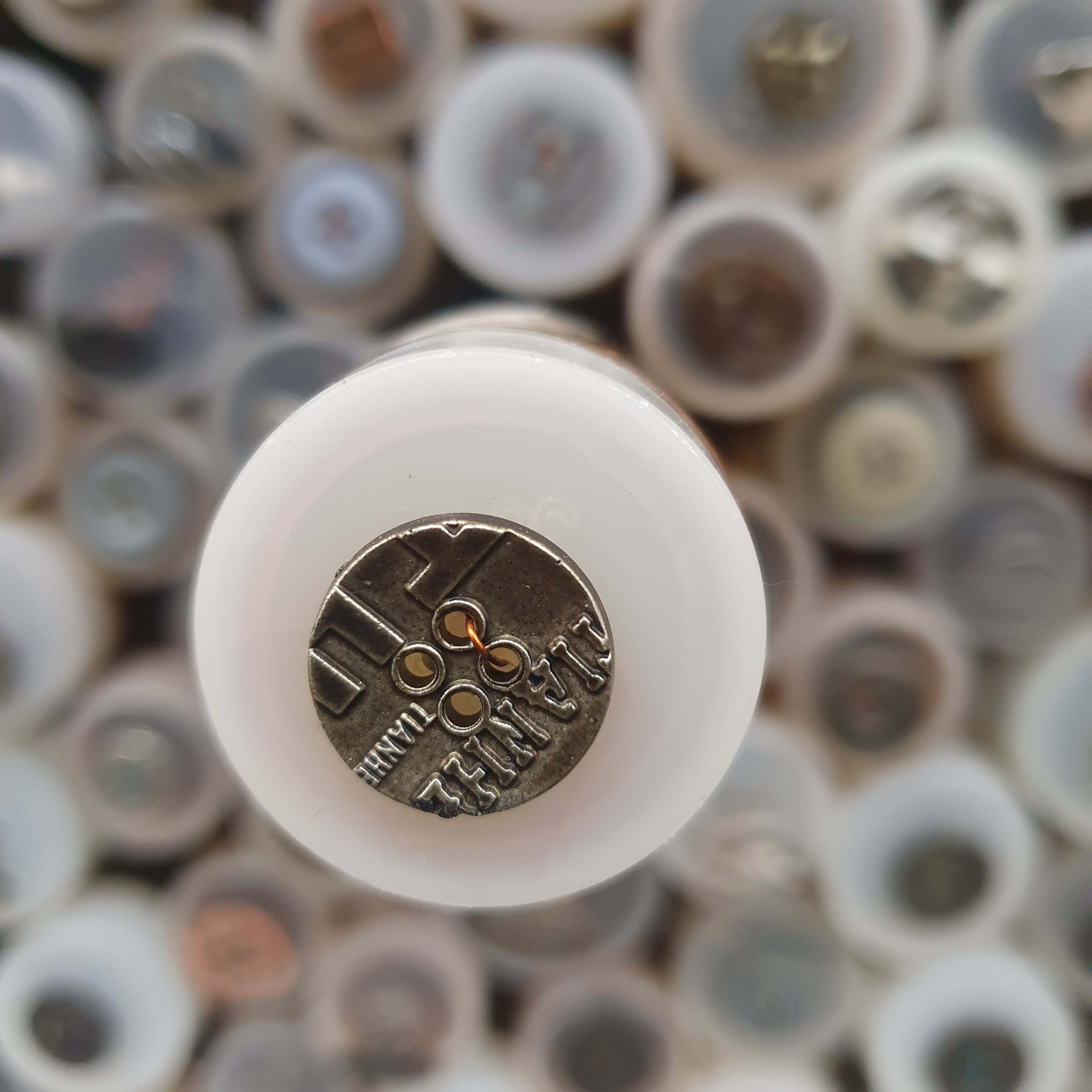 Košeľový mosadz gombík okrúhly cca 1,5cm