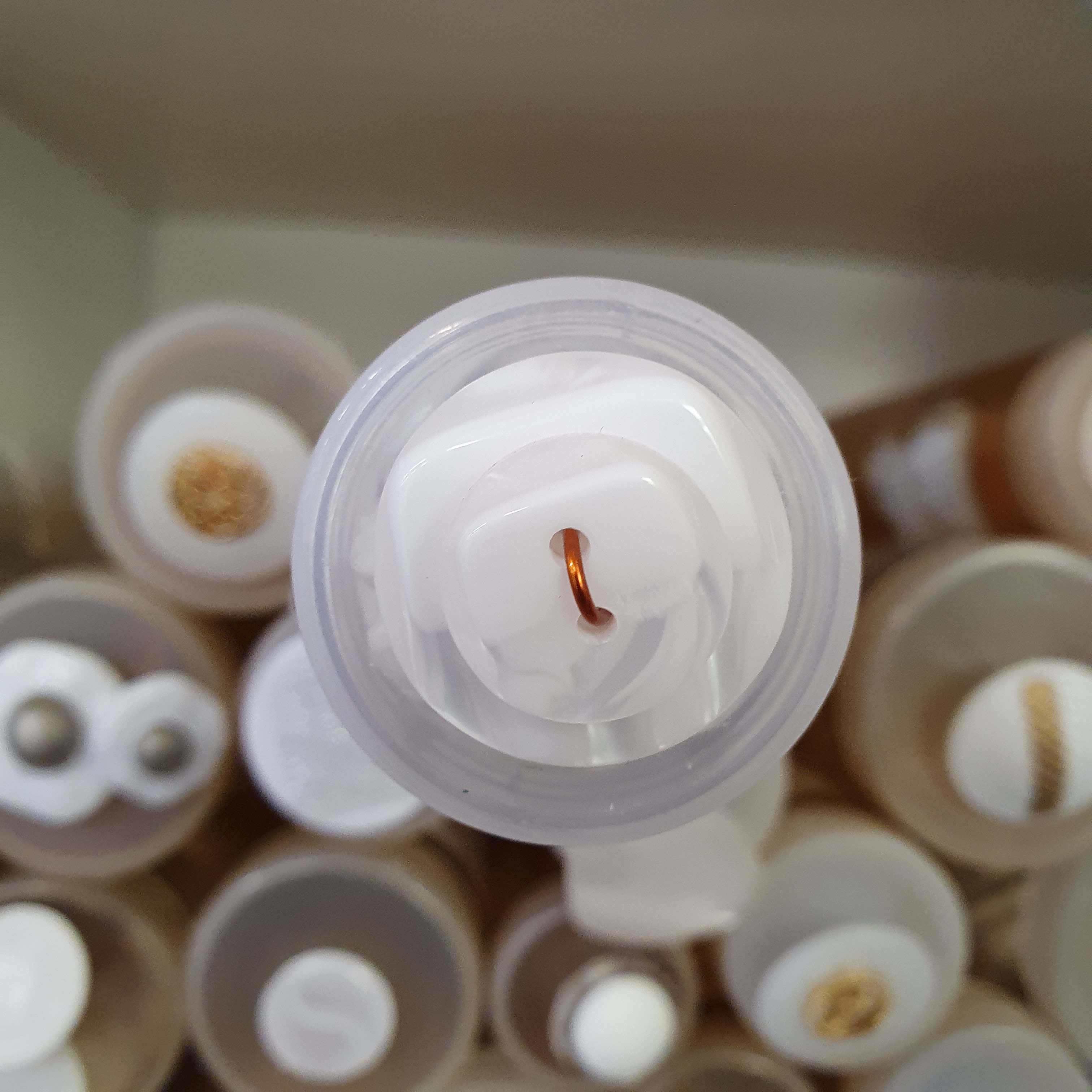 Biely gombík okrúhly väčší cca 2,3cm