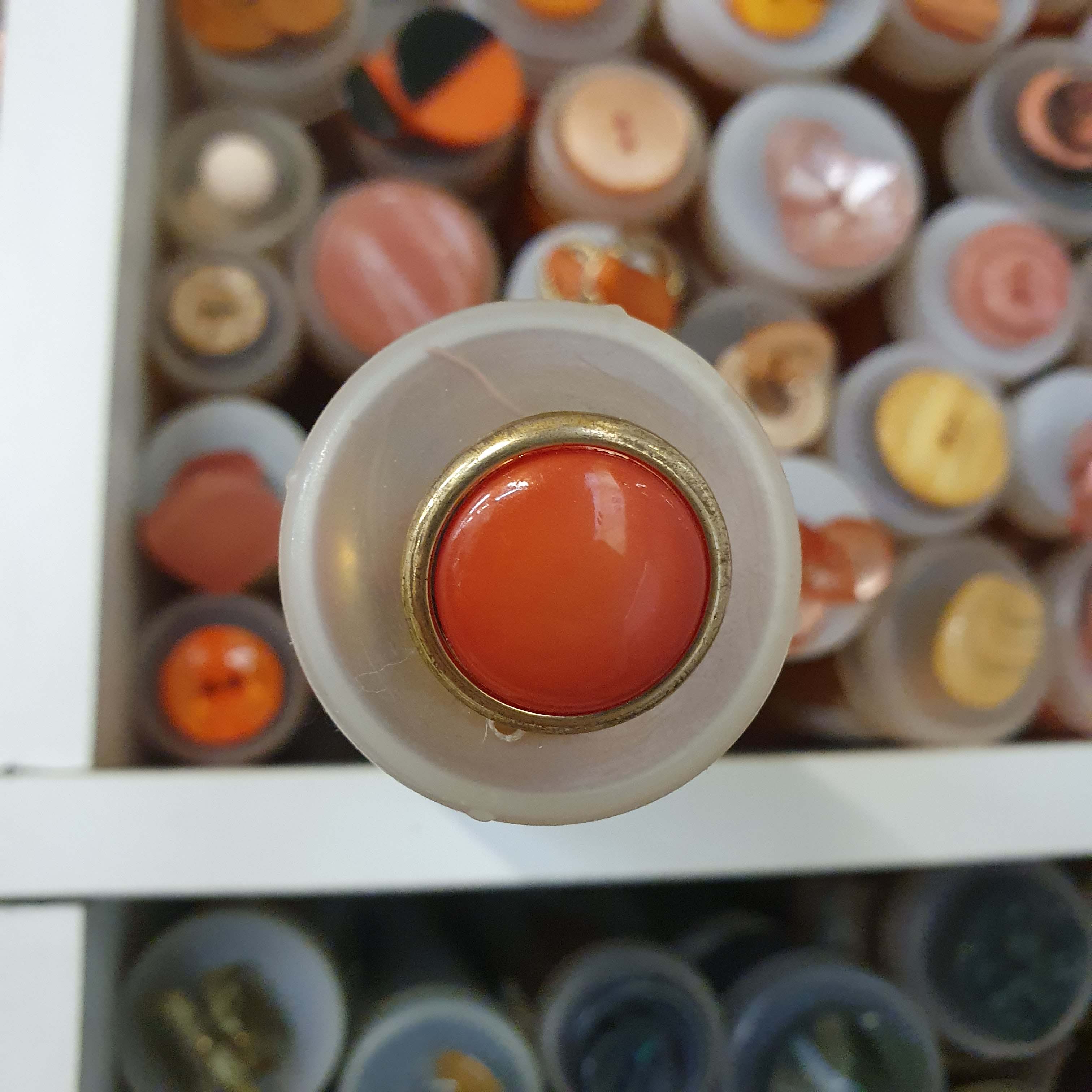 Oranžový gombík okrúhly cca 2cm
