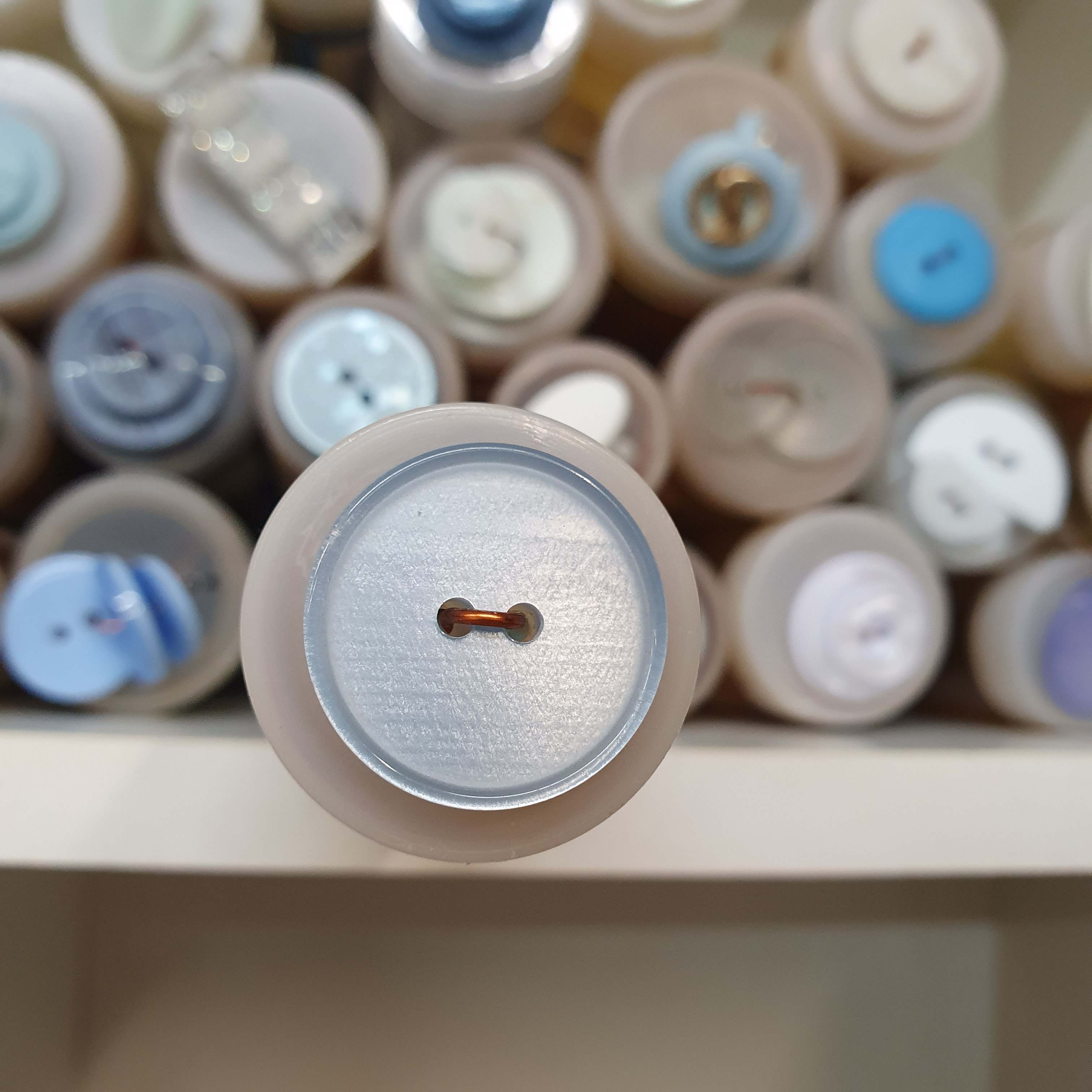 Svetlo modrý gombík okrúhly cca 2,2cm