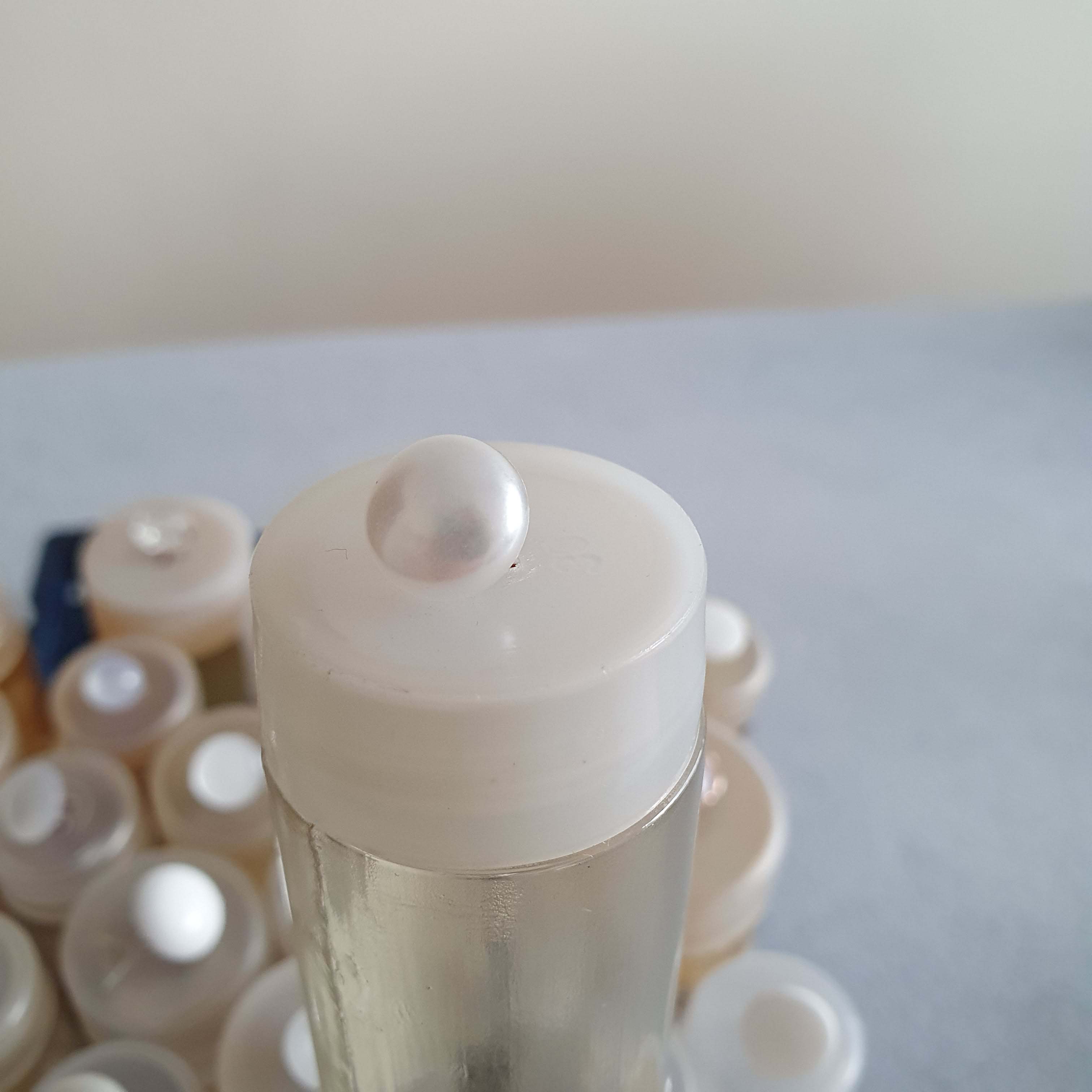 Perlový biely gombík F5 okrúhly cca 1cm