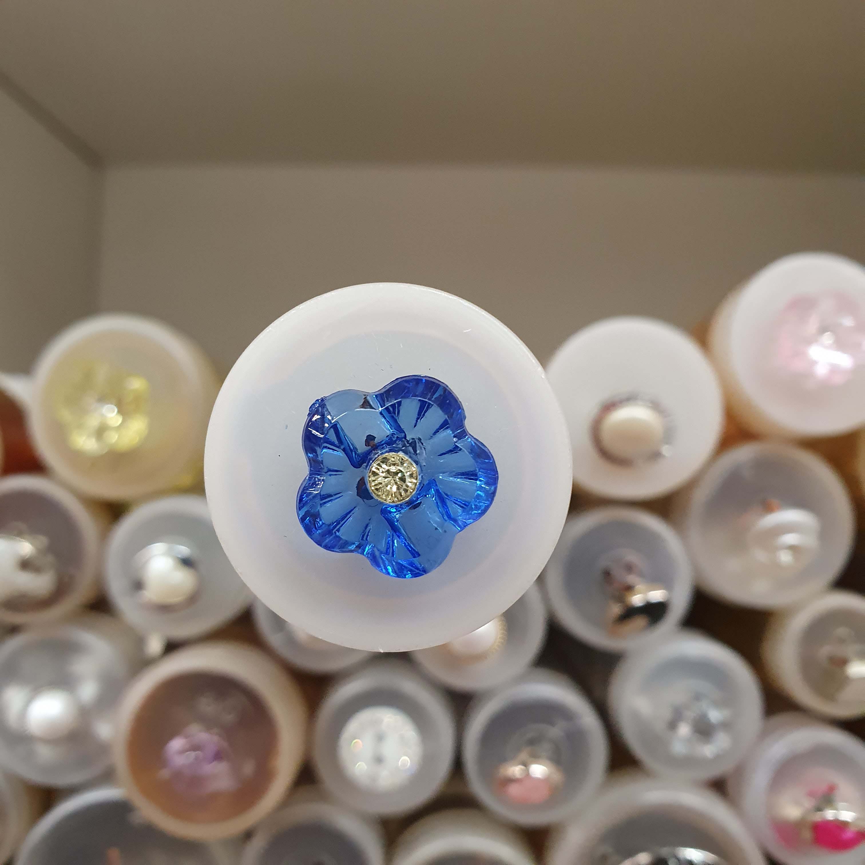 Priesvitný gombík modrý kvet cca 1,5cm