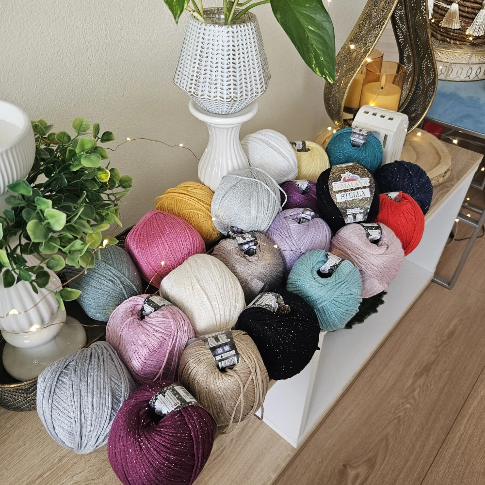 Stella 031 - čierna letná viskózová priadza s farebným metalickým vláknom 